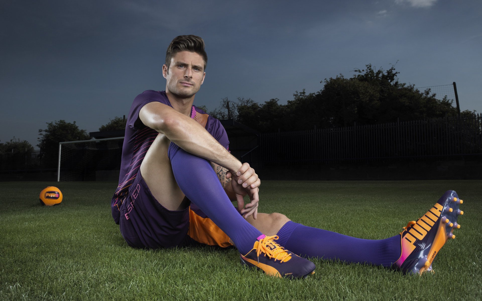 F1赛车赛场焦点！英格兰队对阵法国队，压哨绝杀，引爆全场观众欢呼